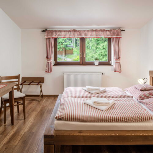 Pokoj se sprchou  pro 3 os.