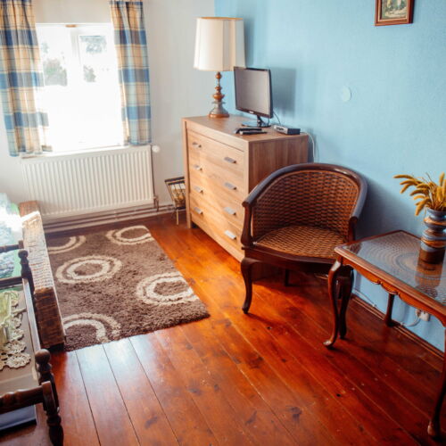 Pokoj se sprchou  s manželskou postelí