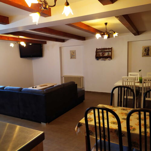 Apartman se sprchou s privátní koupelnou mimo apartmán pro 8 os.