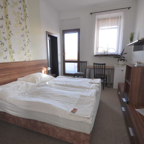 Camera twin cu balcon cu baie