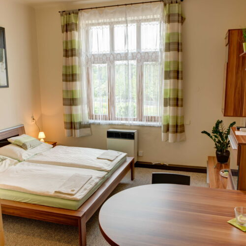 Camera tripla standard cu baie