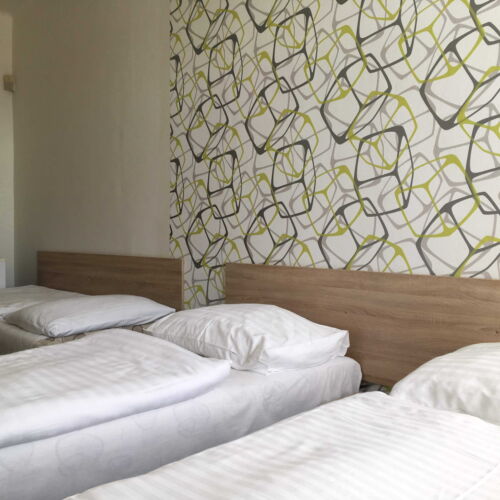 Camera cvadrupla cu baie