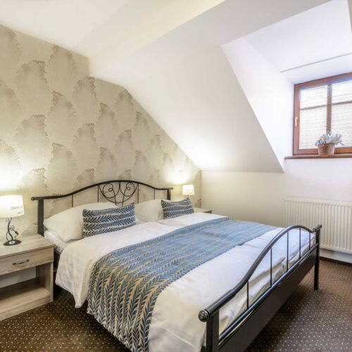 Camera  twin la mansardă