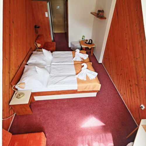 Deluxe Twin Room ensuite (extra beds available)