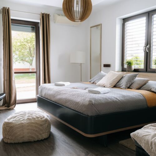 Camera cvadrupla superior cu duș (se poate solicita pat suplimentar)