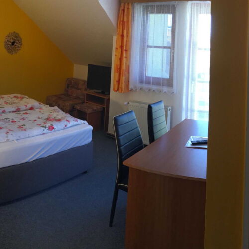 Pokoj s klimatizací se sprchou pro 3 os.