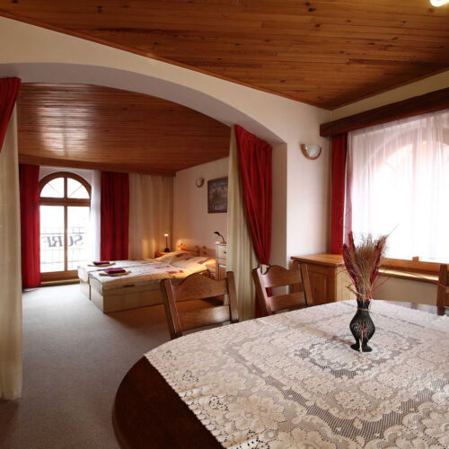 Apartament 4-osobowy z prysznicem z aneksem kuchennym z 2 pomieszczeniami sypialnianymi (możliwa dostawka)