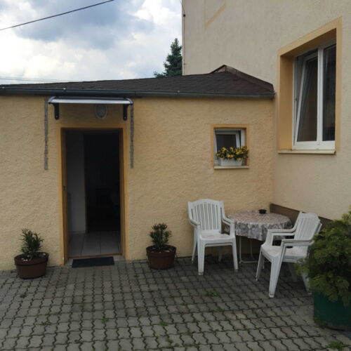 Pokoj se sprchou s terasou pro 2 os. (s možností přistýlky)