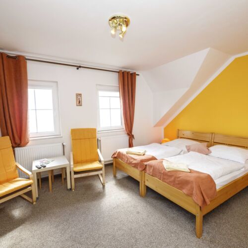 Zweibettzimmer mit Dusche (Zusatzbett möglich)