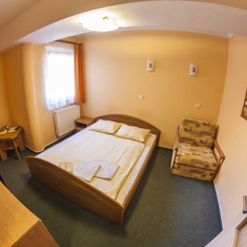 Pokoj se sprchou  pro 3 os.