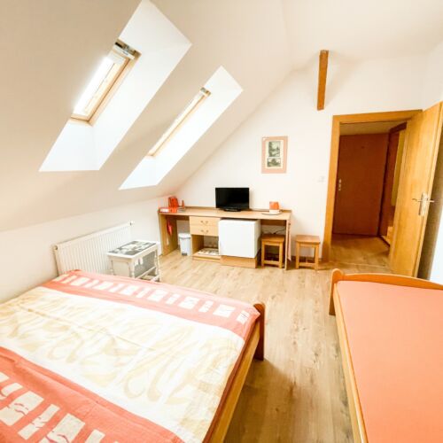 Pokoj pro 3 os. s výhledem do dvora v podkroví