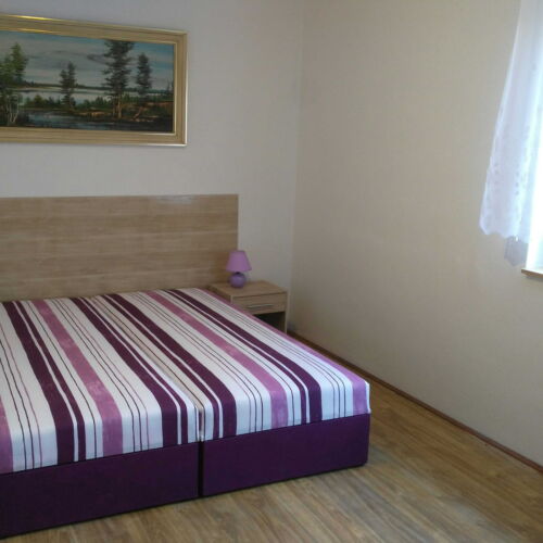 Apartament 4-osobowy z prysznicem z własną kuchnią z 2 pomieszczeniami sypialnianymi (możliwa dostawka)