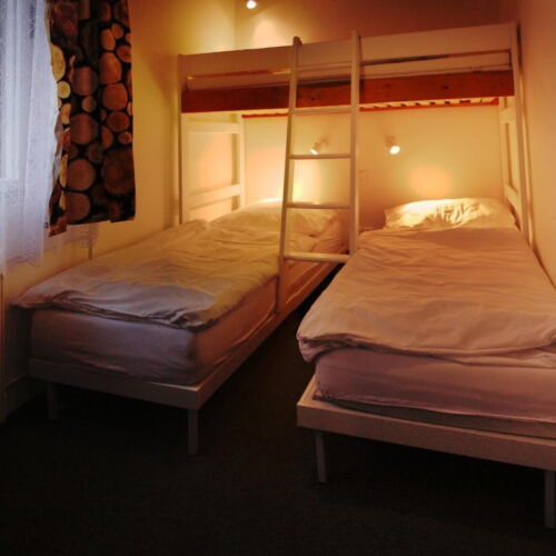 Pětilůžkový pokoj s koupelnou a WC