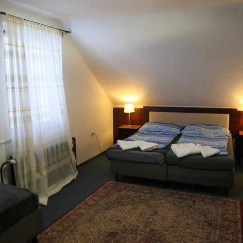 Pokoj se sprchou  pro 4 os.