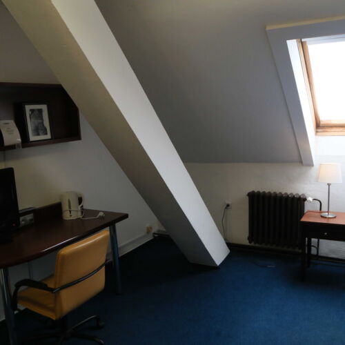 Pokoj s privátní koupelnou mimo pokoj pro 2 os. v podkroví