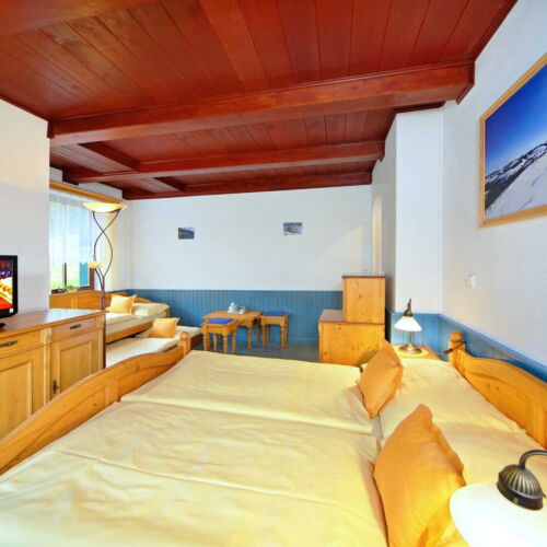 Balcony Triple Room (extra bed available)