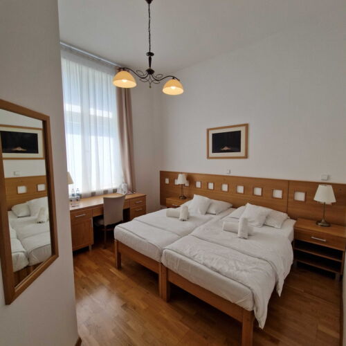 Pokoj s klimatizací se sprchou pro 2 os.