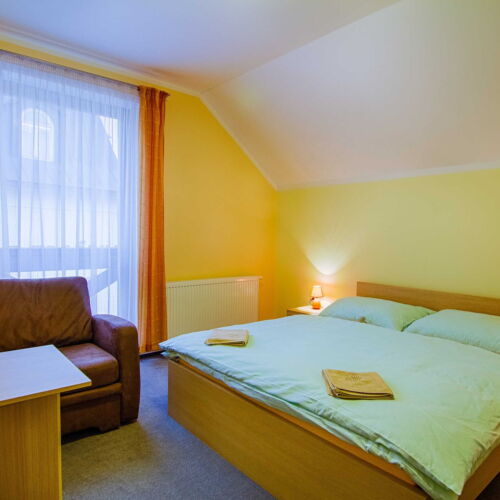 2-Room Apartment for 4 Persons with Shower and Kitchenette (extra bed available)