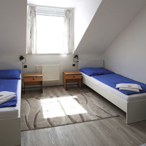 Pokoj s klimatizací se sprchou pro 2 os.