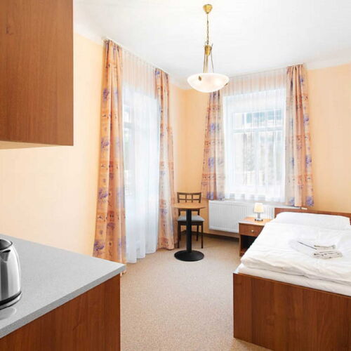 Pokoj se sprchou s terasou pro 1 os.