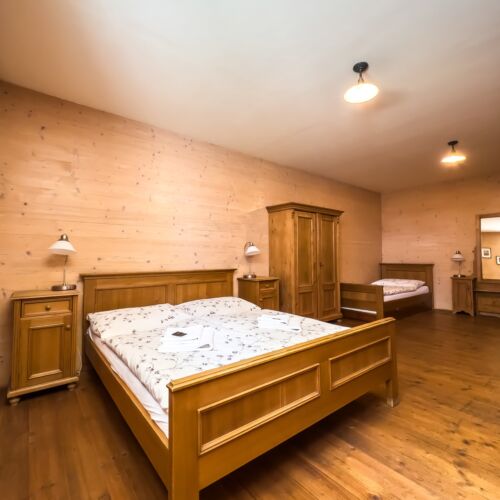 Pokoj s koupelnou s vanou pro 4 os. (s možností přistýlky)