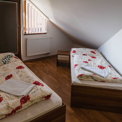 Apartman se sprchou s vlastní kuchyňkou pro 5 os. se 2 ložnicemi (s možností přistýlky)