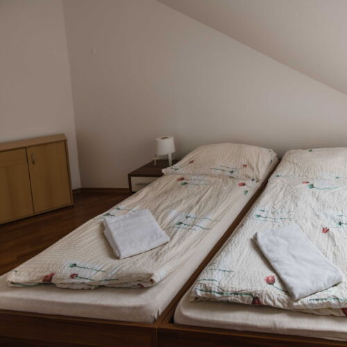 Apartman se sprchou s vlastní kuchyňkou pro 5 os. se 2 ložnicemi (s možností přistýlky)