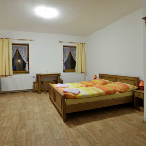 Apartament cu duș pentru 3 pers. (se poate solicita pat suplimentar)