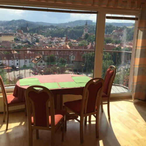 Apartament cu duș cu chicinetă proprie cu 2 camere pentru 4 pers.