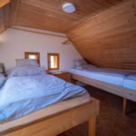8-Bett-Zimmer mit Dusche und Eigner Küche