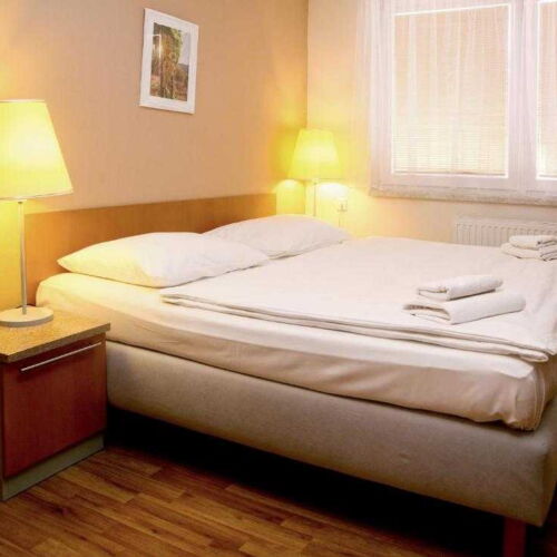 Camera cvadrupla standard cu duș