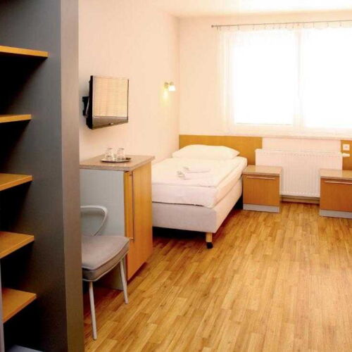 Camera twin standard cu duș