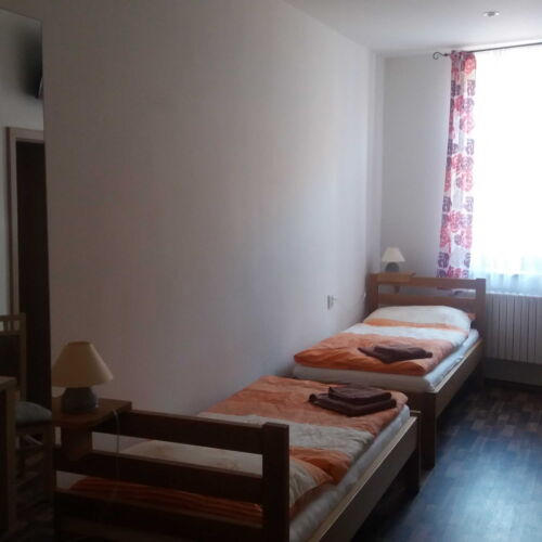 Pokoj s klimatizací se sprchou pro 2 os.