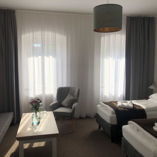 Apartman s privátní koupelnou mimo apartmán  s manželskou postelí s 1 ložnicí (s možností přistýlky)