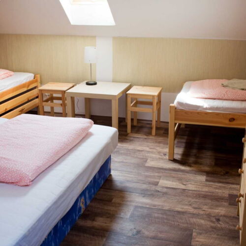 Pokoj se sprchou  pro 7 os.