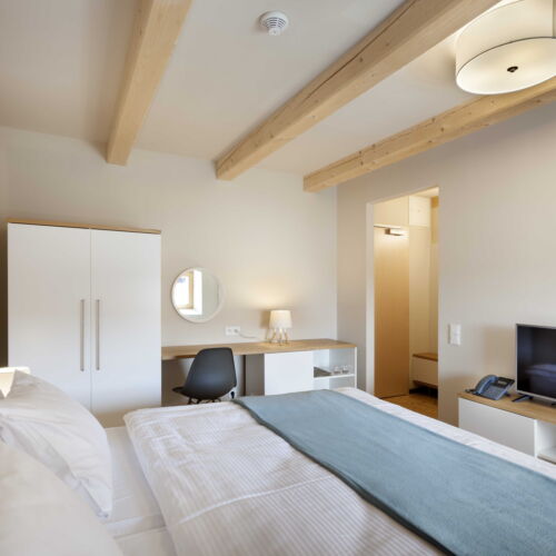 Pokoj s manželskou postelí