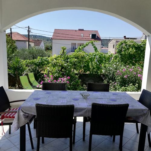 Apartament 6-osobowy na parterze z widokiem na ogród z 3 pomieszczeniami sypialnianymi