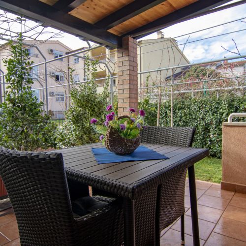 Apartament la parter cu aer condiționat cu 1 camera pentru 2 pers.