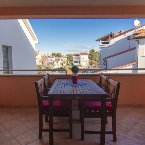 Apartament la etaj cu aer condiționat cu 2 camere pentru 4 pers.