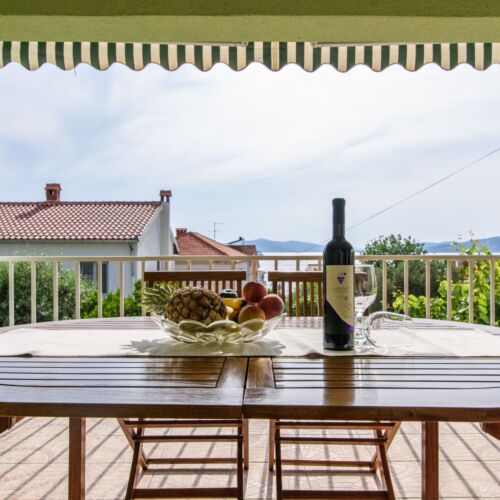 Sea View 2-Room Air Conditioned Apartment for 5 Persons