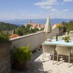 Apartament cu aer conditionat cu terasa cu 3 camere pentru 6 pers.