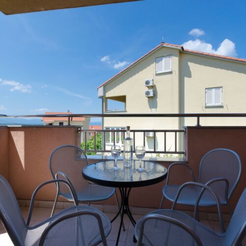 Na katu Klimatiziran apartman za 4 osoba(e) sa 2 spavaće(om) sobe(om)