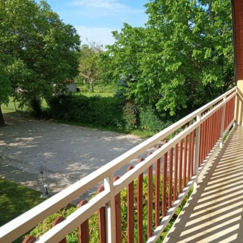 Apartament la etaj cu vedere spre grădină cu 2 camere pentru 4 pers.