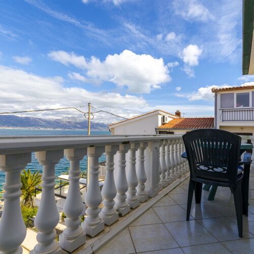 Apartament 3-osobowy z klimatyzacją z widokiem na morze z 2 pomieszczeniami sypialnianymi