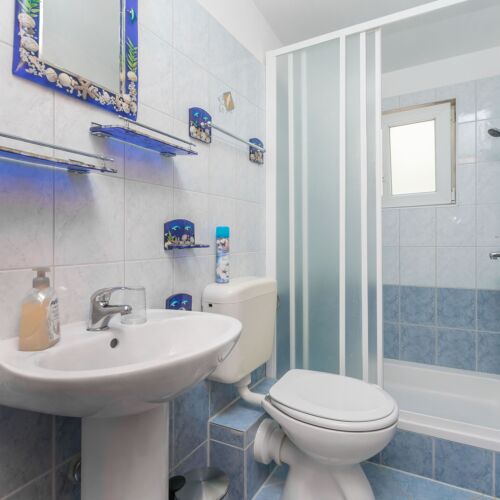 Apartament 9-osobowy z klimatyzacją z widokiem na morze z 4 pomieszczeniami sypialnianymi