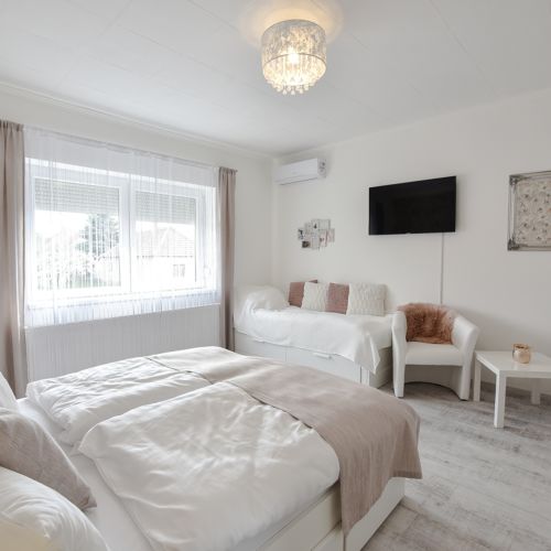 Apartament la etaj cu panoramă cu 1 camera pentru 2 pers. (se poate solicita pat suplimentar)