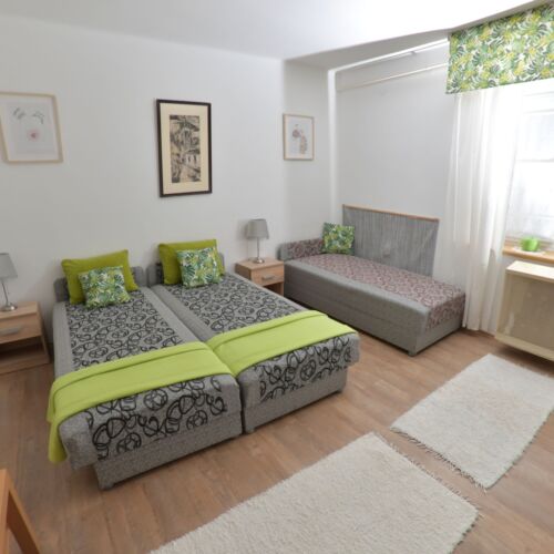 Camera cvadrupla classic family (se poate solicita pat suplimentar)