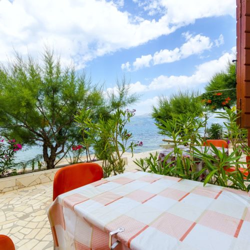 Apartament cu aer condiționat cu vedere spre mare cu 1 camera pentru 2 pers.