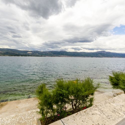 Apartament cu aer condiționat cu vedere spre mare cu 2 camere pentru 5 pers.