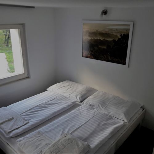 Vila romantică cu vedere spre lac pentru 6 pers. (se inchirieaza doar integral)